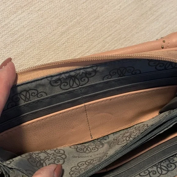 Elegant Pink w/gold studded design Wristlet Clutch - Picture 4 of 10